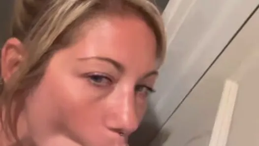 eş emiyor ve sikişir yabancı at bir gloryhole