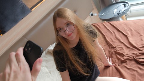 Üvey kız kardeşimin porno yaptığını öğrendim