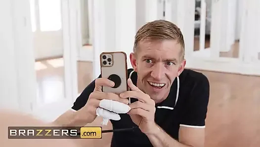 danny fena arkadaşının kız arkadaşına yardım etmeye başladı kenna james & sikişmek kadar yaramaz olduğunu çabucak anlar - brazzers