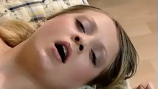 Yakışıklı tamirci gencin en şanslı günü - Full Vintage Porno 
