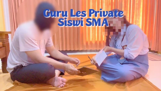 Lise öğrencilerinin ve öğretmenlerin özel ders kisvesi altında viral beklenmedik bir skandala neden oldu