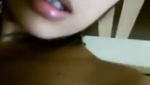 syakila ana kat oteli