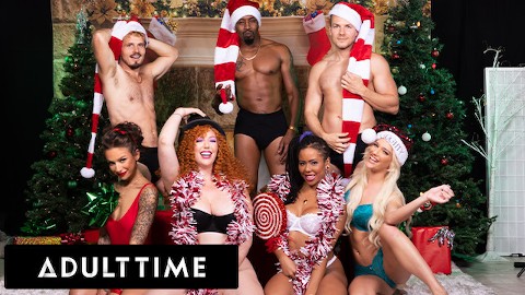 YETİŞKİN ZAMANI - ÇILGIN NOEL ORGY! Lauren Phillips, Kira Noir, Kenna James ve April Olsen ile birlikte