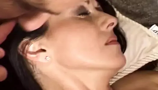 Ev hamı kocasının isteğiyle başka erkeğe götünü siktiriyor