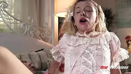 Minik orospu kenzie oyun zamanı için hazır