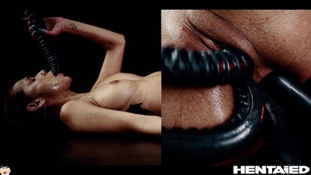 Seksi hatun, uzaylılar tarafından evire çevire sikiliyor